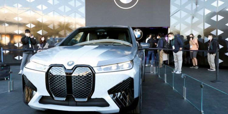 BMW Introduce World’s First Color Changing Car