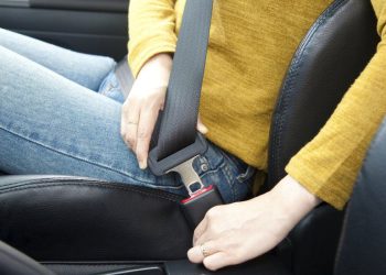 how do seat belt work