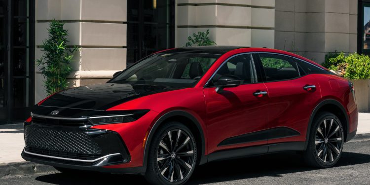 New Hybrid Toyota Crown Review,