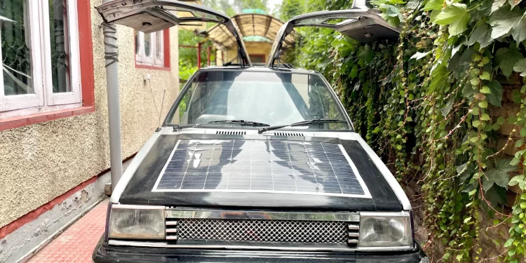 Kashmir’s First Solar Electric Car (2)