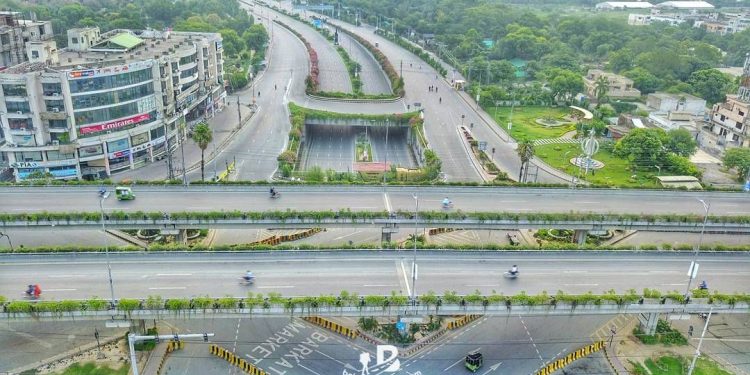 Govt Planned to Revamp Lahore's Kalma Chowk for High Traffic,.,