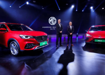 MG Unveils MG eHS And MG4 at Auto Expo 2023