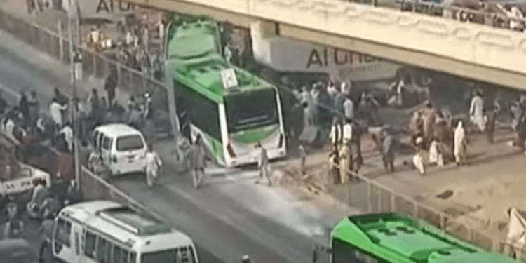Karachi Green Line Bus Accident Several Injured