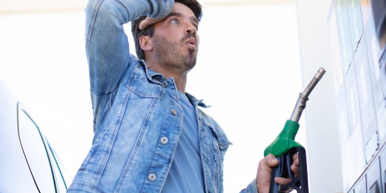 Petrol Price in Pakistan Increased up to 22.20 per liter