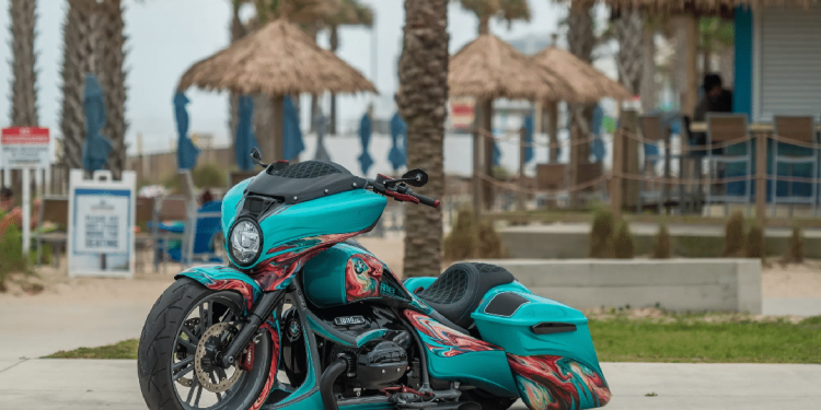 BMW Goes Big with Custom R 18 B Cruiser for Daytona Bike Week