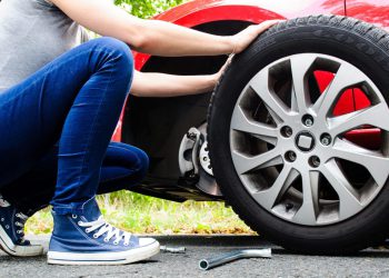 How To Replace A Flat Tyre In 10 Simple Steps