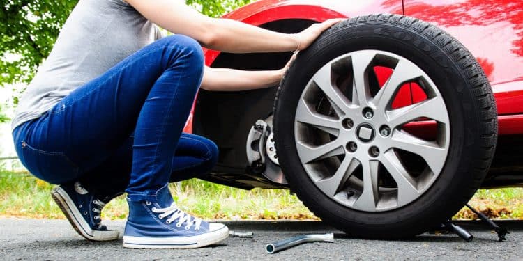How To Replace A Flat Tyre In 10 Simple Steps