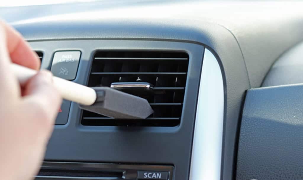 clean your Car’s Air vents