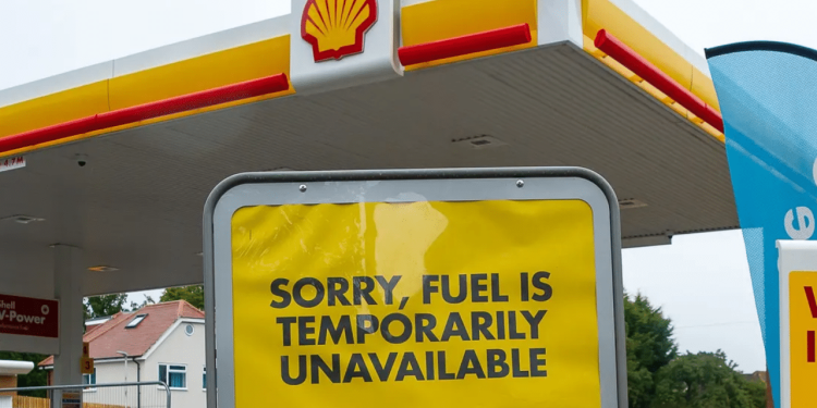 Fuel Shortage In Major Cities of Pakistan Due to Riots