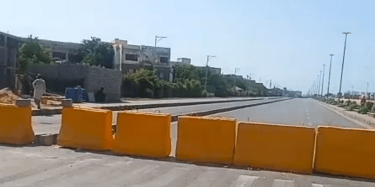 Karachi Seaview Roads Closed In Concerns of Cyclone Biparjoy Alert